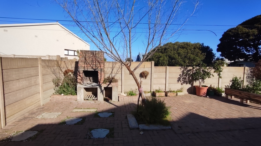 3 Bedroom Property for Sale in Stilbaai Wes Western Cape